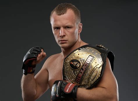 Bellator Middleweight Champ Signs Long Term Contract Extension Yahoo