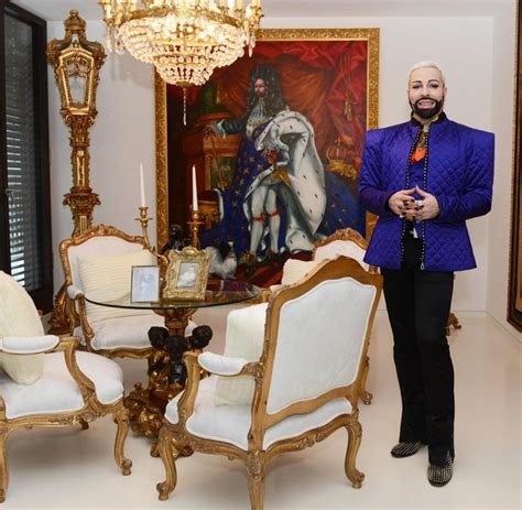 Designer harald glööckler (48) entwirft nicht nur mode der marke «pompöös», er vertreibt. Wie im Garten Eden: Glööckler ist nun Provinzler, im ...