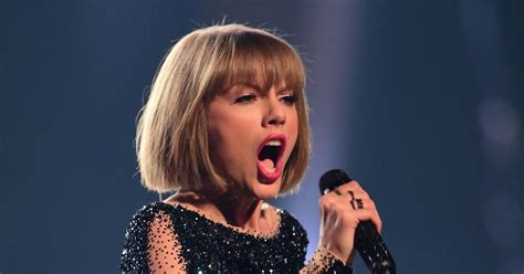 Taylor Swift Responds To Kanye Wests Famous Diss At The Grammys And It