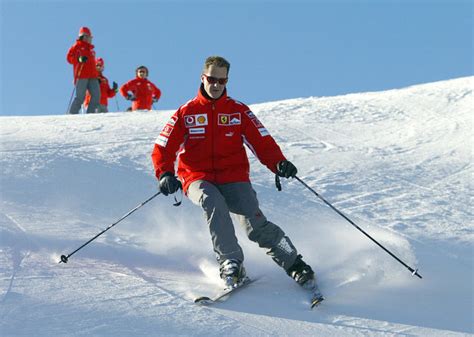 Vor sechs jahren schlug michael schumacher in einem skigebiet in frankreich mit dem kopf dezember 2013: Michael Schumacher 'peed himself every single time', Lewis ...