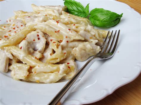 Chef john's version of chicken fettuccine alfredo is lightened by substituting some of the heavy cream with chicken broth. baked cheesy chicken fettuccine alfredo | Sweet Anna's