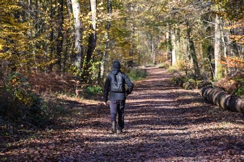 Si la carte routière est au 200.00 ème par exemple, cela signifie que 1 cm représente 200.000 cm soit 2.000 m ou 2 km. Oise. Confinement : où s'aérer à 10 km autour de chez soi ...