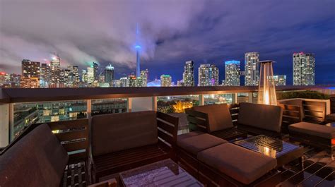 Toronto's 10 Best Rooftop Bars To Drink in the Views