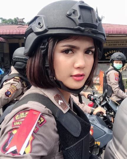 Hut Polwan Ke 72 Ini 5 Potret Polisi Cantik Indonesia Yang Bikin Meleleh Halaman 7