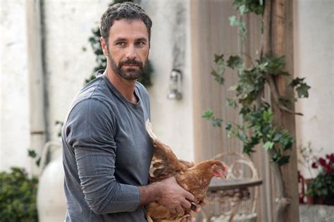 Bova's european film breakthrough was in the 1993 film piccolo grande amore, and he's played romantic male l. Raoul Bova (1500×998) | Raoul bova, Top film, Magazine cover