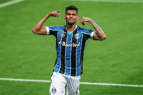 Acompanhe internacional x grêmio ao vivo pelo campeonato gaúcho a partir das 16h00 (de brasília) com transmissão do canal rbs tv. Palpite (03/10): Grêmio x Internacional - Campeonato ...