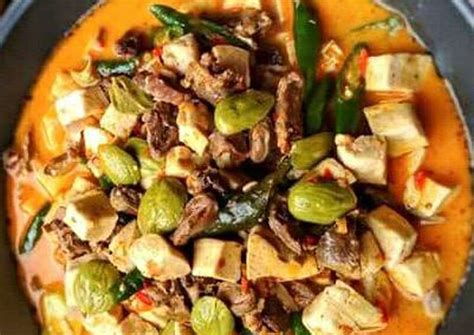 Tanggal tua pasrah untuk makan alakadarnya tanpa mempertimbangkan kesehatan? Resep Jantung Tahu Masak Santan oleh Nugrahayu Dewanti - Cookpad