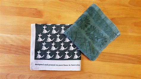Separately, mix the flour and baking powder, sift and stir into the liquid preparation. Australian tea towel and dark green hand towel