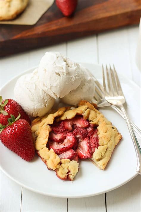 When you think about warm weather desserts, it's easy to think immediately of icebox pies and mini cheesecakes and all kinds of cold desserts. 10 Dessert Recipes for Cozy, Holiday Dinner Parties ...