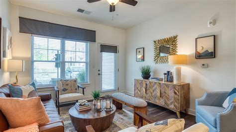 Luxury Apartment Walnut Gallery/ Suffolk, VA / Hallstead Reserve