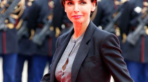 Paris rachida dati attire toujours autant l'attention des chasseurs de scoops. Rachida Dati, enceinte, conti­nue de travailler dur - Voici