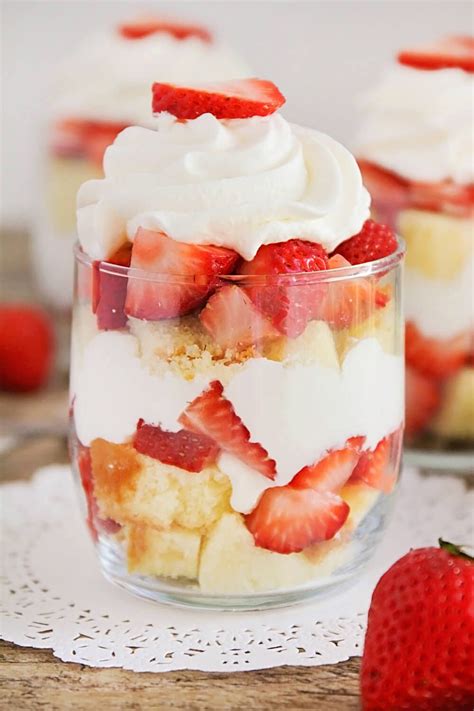 This Strawberry Shortcake Trifle Is The Perfect No Bake Summer Dessert Its Easy To M No
