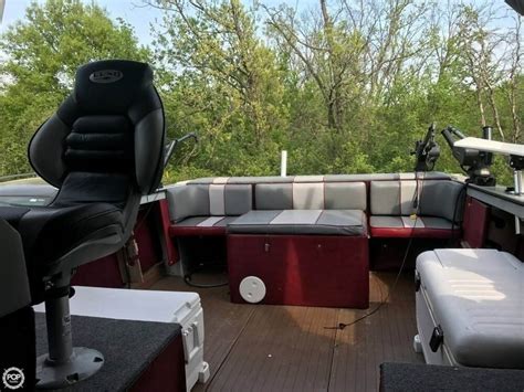 Lund is a boat builder in the marine industry that offers boats for sale in a range of sizes on boat trader, with the smallest current boat listed at 14 feet in length, to the longest vessel measuring in at 23 feet, and an average length of 17.91 feet. Lund 2450 Genmar Sport Cabin For Sale - cabin