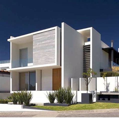 Rumah mewah dengan atap limas. Pin di Fasad Rumah Minimalis dan Modern