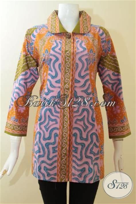 Inspirasi beragam model gamis batik kombinasi untuk anda, mulai dari gamis kombinasi kain polos hingga kombinasi kain satin. Blus Batik Trendy Motif Klasik, Busana Batik Berkelas ...