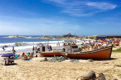 Strand, strand, strand dat is hoofdzakelijk te zien aan de oostzijde van uruguay. Punta del Diablo - Mein erster Strand in Uruguay peterstravel