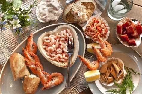 Australian christmas seafood recipes that are easy to prepare! Christmas Seafood Platter Ideas - Grilled Seafood Foil ...