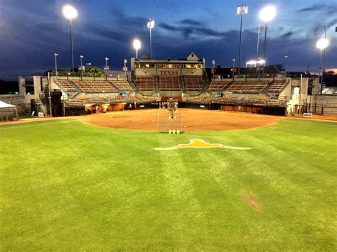 1 oklahoma softball returned to hall of fame stadium and the women's college world series on. Oklahoma Softball on Twitter: "Night practice at McCombs ...