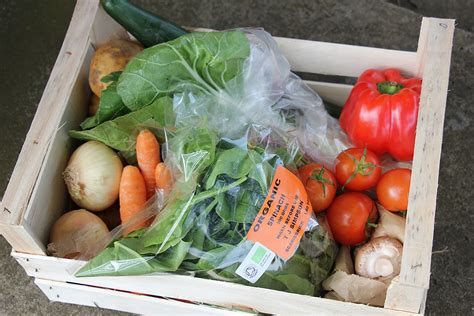 It goes without saying, but here at the organic delivery company delivering is what we do best! Felicity - Medium Organic Mixed Fruit & Vegetable Box ...