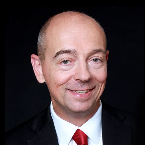 Lassen sie die unterlagen des betriebs von einem steuerberater prüfen und legen sie den unternehmenskaufvertrag einem rechtsanwalt vor. Richard Herfort | Interim Management & Beratung