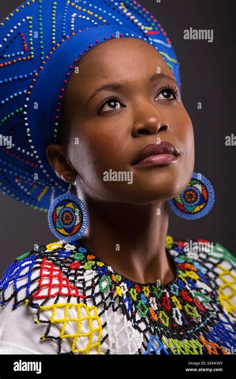 zulu traditional costume banque de photographies et d images à haute résolution alamy
