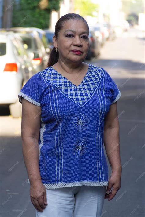 premium photo mature mexican lady looking at the camera smilingwearing a traditional mexican