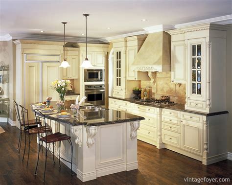 29 Classic Kitchens With Traditional And Antique Cabinets
