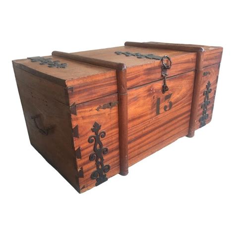 Rustic Antique Trunk With Metal Accents In 2020 Antique Trunk Wooden