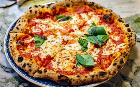 254-Pizza-Italy-Top-10-European-Foods » I've Been Bit! Travel Blog