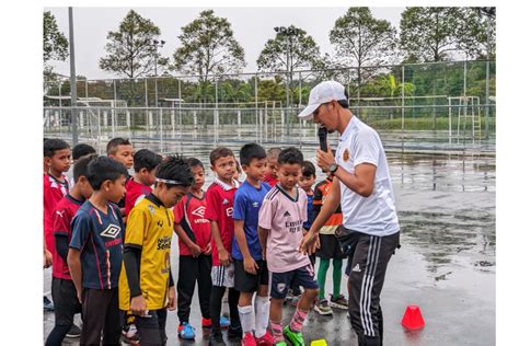 SAMBUTAN LUAR BIASA KLINIK AWALAN FUTSAL DARIPADA WARGA KOMUNITI