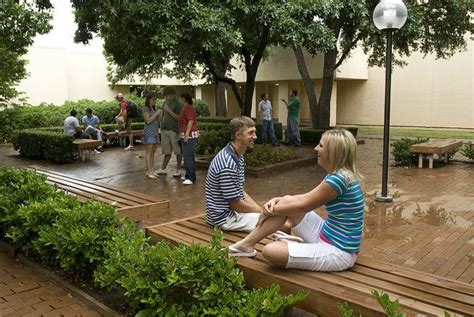 Image Result For College Campus Outdoor Seating Area Outdoor Eating