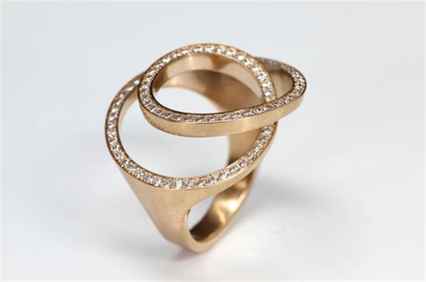 Angela Hubel Ring Met Diamanten Pirouette Expressieve Ringen Uitbundige Modellen Goldline