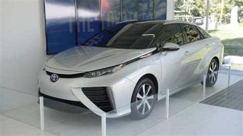 Win Toyotas First Fuel Cell Vehicle The Fcv Autoevolution