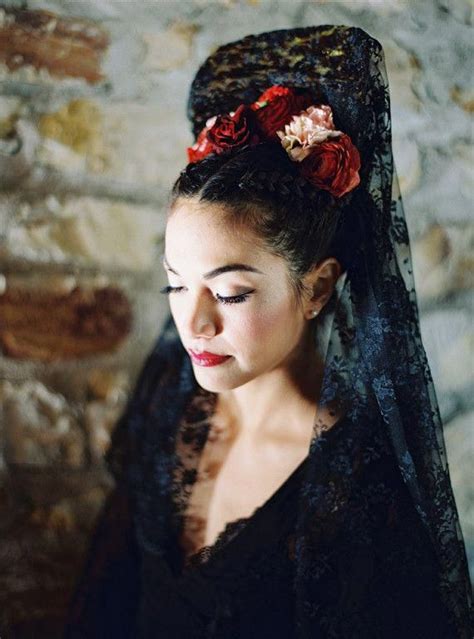 Im All For A Traditional Spanish Mantilla And Peineta Even In Black