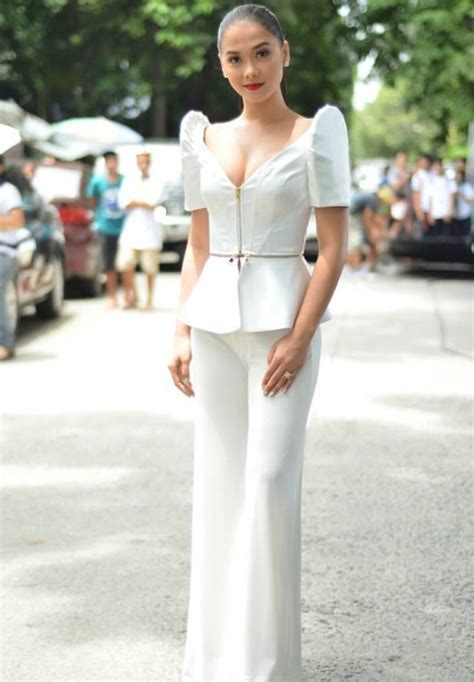 Modern Filipiniana Modern Filipiniana In 2019 Modern Filipiniana Dress Filipiniana Dress