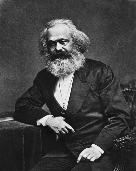 In sociology, conflict theory states that society or an organization functions so that each individual participant and its groups struggle to maximize their benefits, which inevitably contributes to social change such as political changes and revolutions. Fato sociológico: Karl Marx nasceu em Trier, Alemanha, em ...