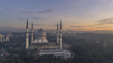 Self parking (subject to charges) is available onsite. A Sunrise At Blue Mosque, Shah Alam Editorial Stock Image ...