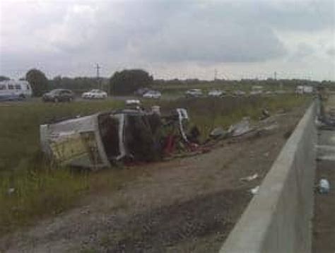Ontario Bus Crash Kills Injures Cbc News