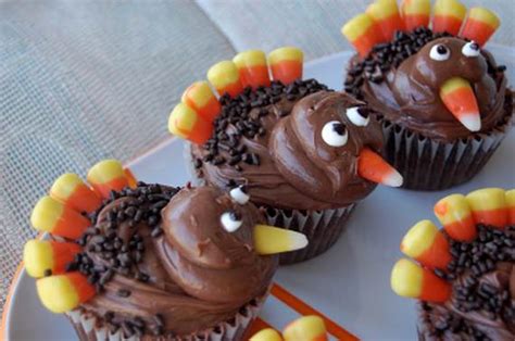 Visit this site for details: Ideas for Thanksgiving Holiday Cupcake Decorating