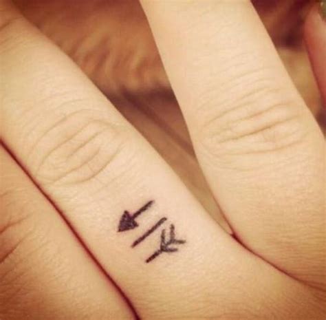 50 Delicate And Tiny Finger Tattoos To Inspire Your First Or Next Body Art Small Arrow