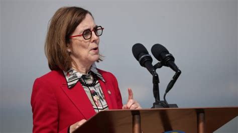 Oregon Gov Kate Brown Commutes Sentences Of All 17 Death Row Inmates