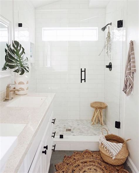 There are many ways to incorporate white in to your bathroom including white vanity cabinets, molding, paint, counter tops and flooring. Pin by Callie Carter on Home in 2020 | All white bathroom ...