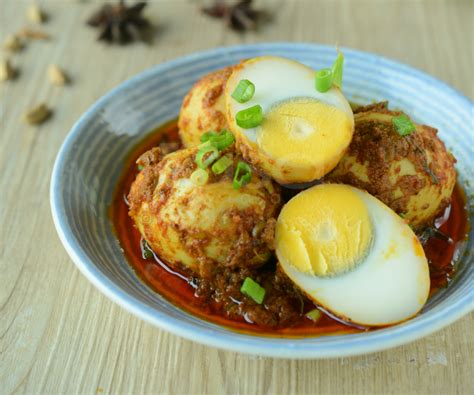 Lihat juga resep semur telur ayam enak lainnya. Idea Masakan Lauk Pauk Berasaskan Telur Ayam, Telur Itik ...