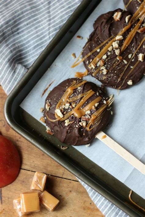 This turtle chocolate layer cake starts with moist chocolate cake layers that are filled with a caramel pecan sauce and covered in a smooth caramel frosting. Chocolate Dipped Apple Slices - Burnt Macaroni