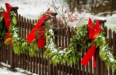 Outback Fencing Decorating Your Vinyl Fence For The Holidays