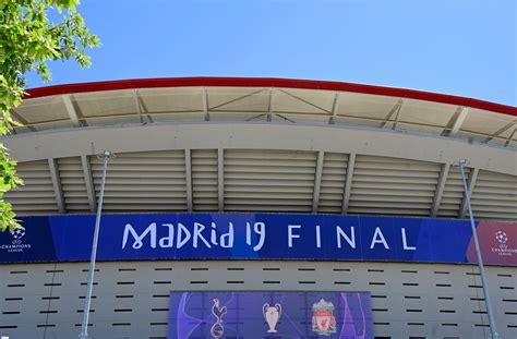 Liverpool And Tottenham Fans Warned Of Fake Stewards Attempting To Steal Champions League Final