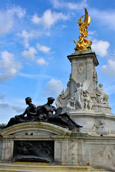 Victoria Memorial At Buckingham Palace In London England Encircle Photos