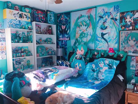 Pin By Pearl On Hatsune Miku And Vocaloid Otaku Room Cute Room Ideas