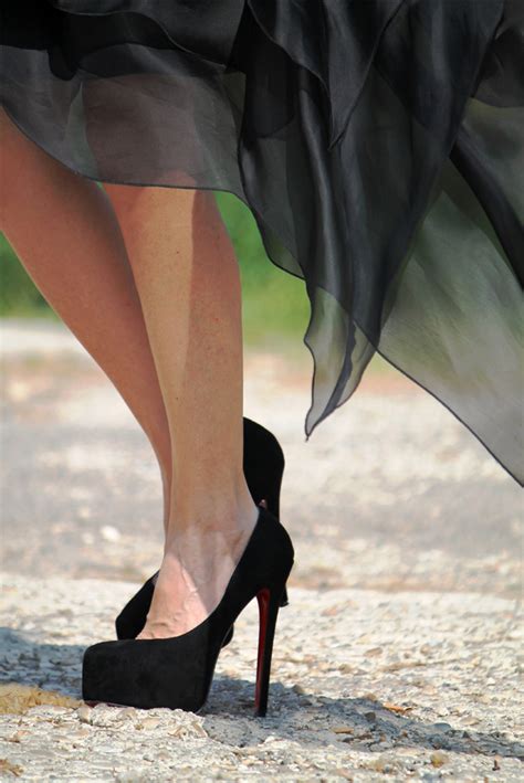 Maybe you would like to learn more about one of these? Scarpe col tacco, onnipresenti in tutti le case italiane ...