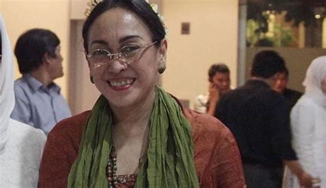 Sukmawati soekarnoputri reporting firebrand cleric rizieq shihab to the police in october 2016. Persatuan Islam: Narasi Sukma Bikin Muslim Muak dengan ...